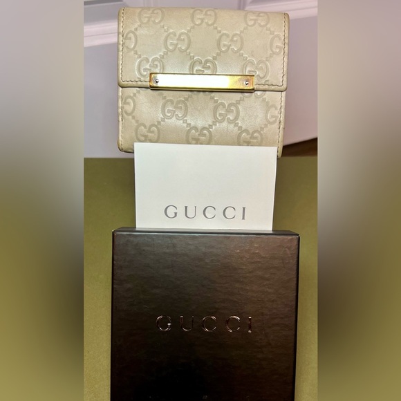 Gucci Beige Monogram Wallet - GUC - Picture 1 of 11